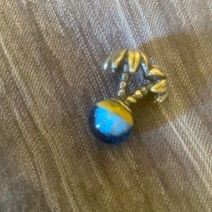 Troll beads palm bead with blue stone.